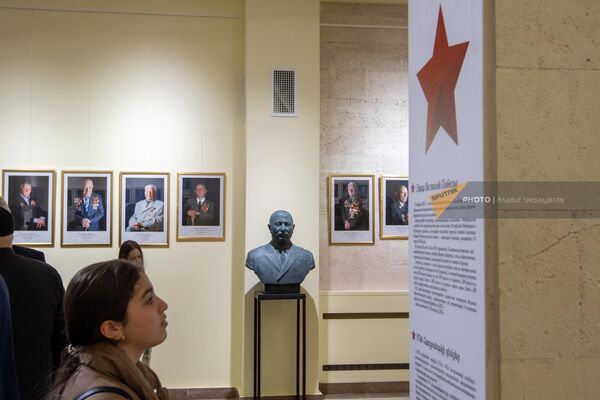 Фотовыставка последних ветеранов ВОВ Война в лицах в Музее армяно-российской дружбы (15 апреля 2022). Абовян Фотовыставка последних ветеранов ВОВ Война в лицах в Музее армяно-российской дружбы (15 апреля 2022). Абовян - Sputnik Армения