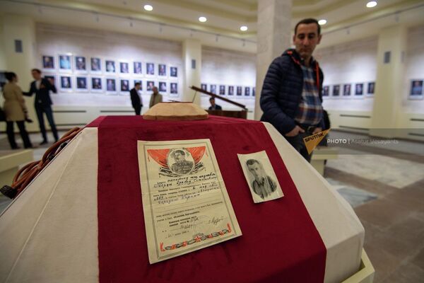 «Պատերազմը դեմքերով» լուսանկարների ցուցահանդես հայ-ռուսական բարեկամության թանգարանում (15 ապրիլի, 2022թ)․ Աբովյան - Sputnik Արմենիա