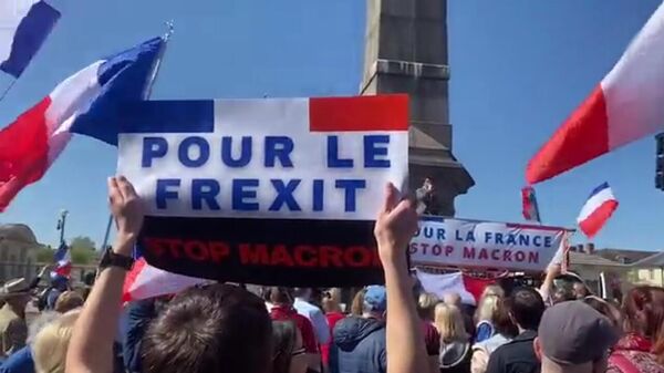 В центре Парижа проходит манифестация против Макрона - Sputnik Армения