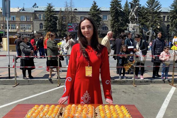 Սուրբ Հարության տոն՝ Զատիկի տոնակատարությոունը Վարդանանաց հրապարակում (17 ապրիլի, 2022թ). Գյումրի Սուրբ Հարության տոն՝ Զատիկի տոնակատարությոունը Վարդանանաց հրապարակում (17 ապրիլի, 2022թ). Գյումրի - Sputnik Արմենիա