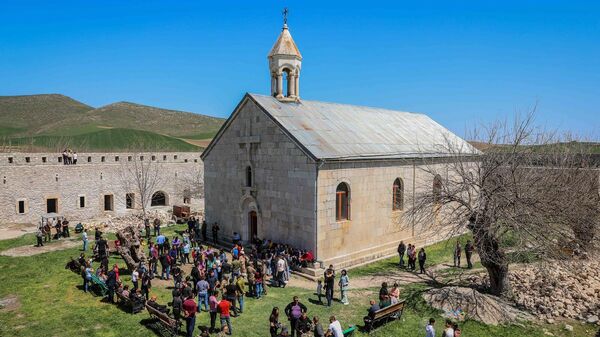 В День Святой Пасхи в монастыре Амарас была отслужена литургия (17 апреля 2022). Нагорный Карабах - Sputnik Армения