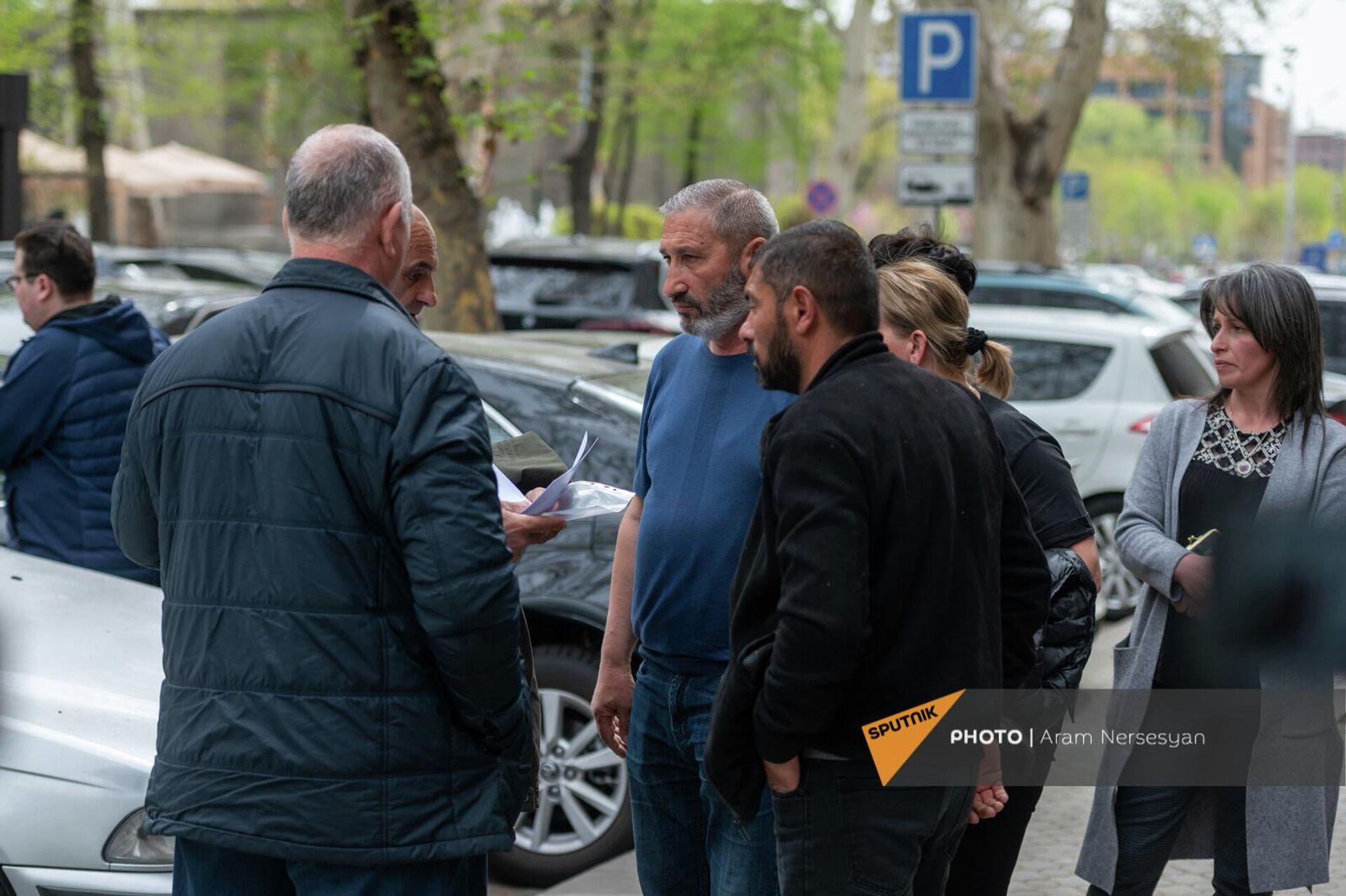 Родственники погибших военнослужащих подают иск в прокуратуру (18 апреля 2022). Еревaн Родственники погибших военнослужащих подают иск в прокуратуру (18 апреля 2022). Еревaн - Sputnik Армения, 1920, 18.04.2022