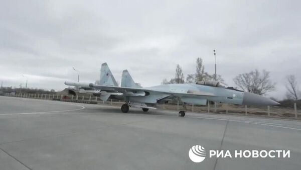 Минобороны РФ опубликовало кадры боевой работы экипажей истребителей-бомбардировщиков Су-34 в ходе специальной операции по защите Донбасса - Sputnik Армения