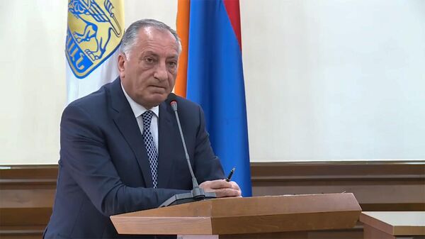 Կամո Արեյանը ավագանու նիստի ժամանակ (19 ապրիլի, 2022թ). Երևան - Sputnik Արմենիա