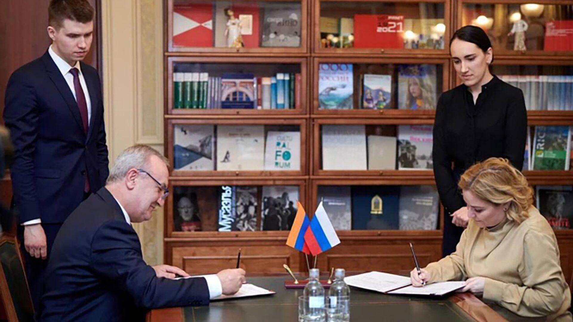ՀՀ ԿԳՄՍ նախարարության և Ռուսաստանի մշակույթի նախարարության միջև 2022-2025 թթ. մշակութային համագործակցության հուշագիր է ստորագրվել - Sputnik Արմենիա, 1920, 20.04.2022