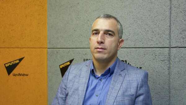 Член комиссии по предотвращению коррупции Арамаис Пашинян в гостях радио Sputnik - Sputnik Армения
