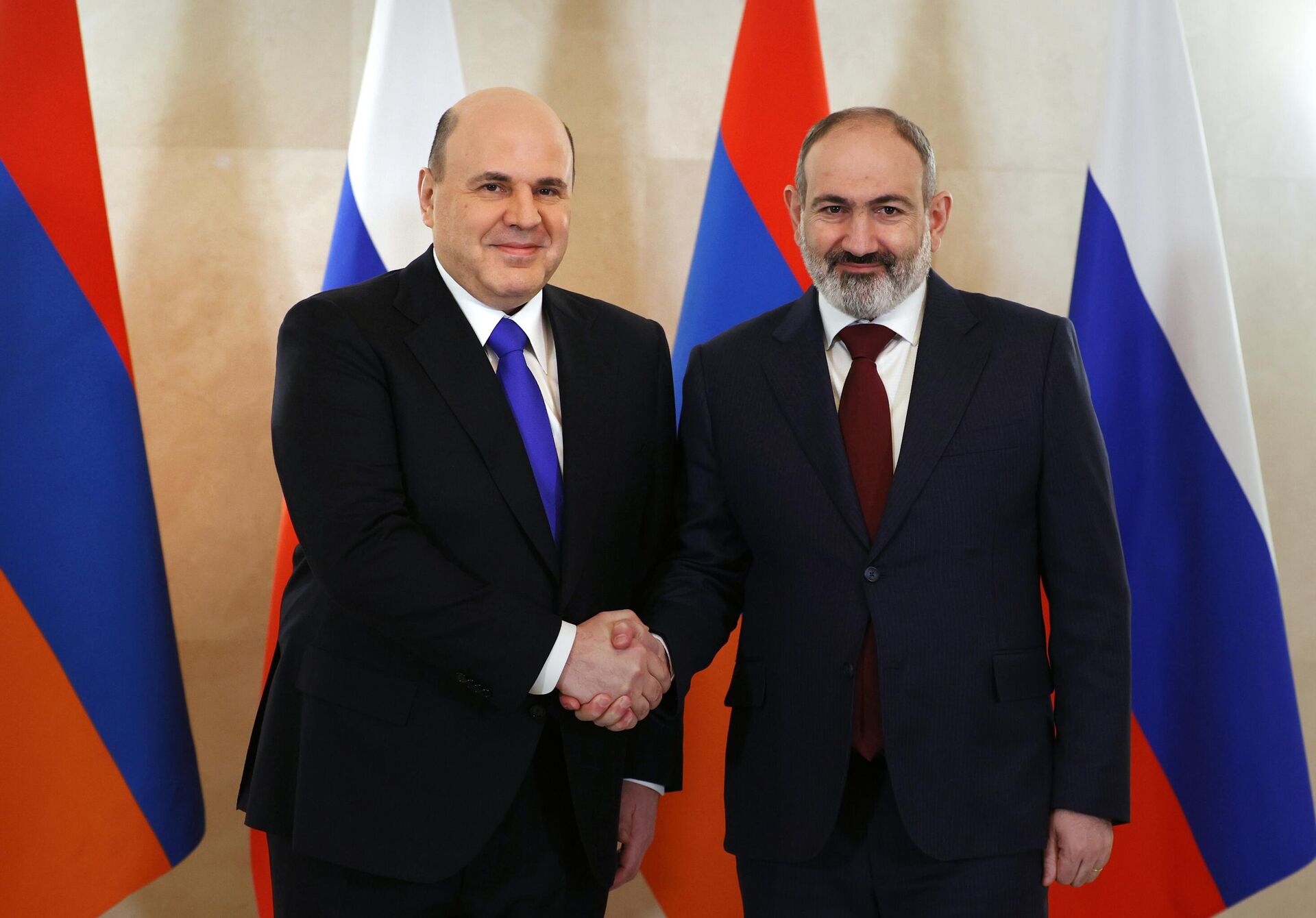 Премьер-министр Армении Никол Пашинян и председатель правительства РФ Михаил Мишустин на встрече (20 апреля 2022). Москва Премьер-министр Армении Никол Пашинян и председатель правительства РФ Михаил Мишустин на встрече (20 апреля 2022). Москва - Sputnik Армения, 1920, 20.04.2022