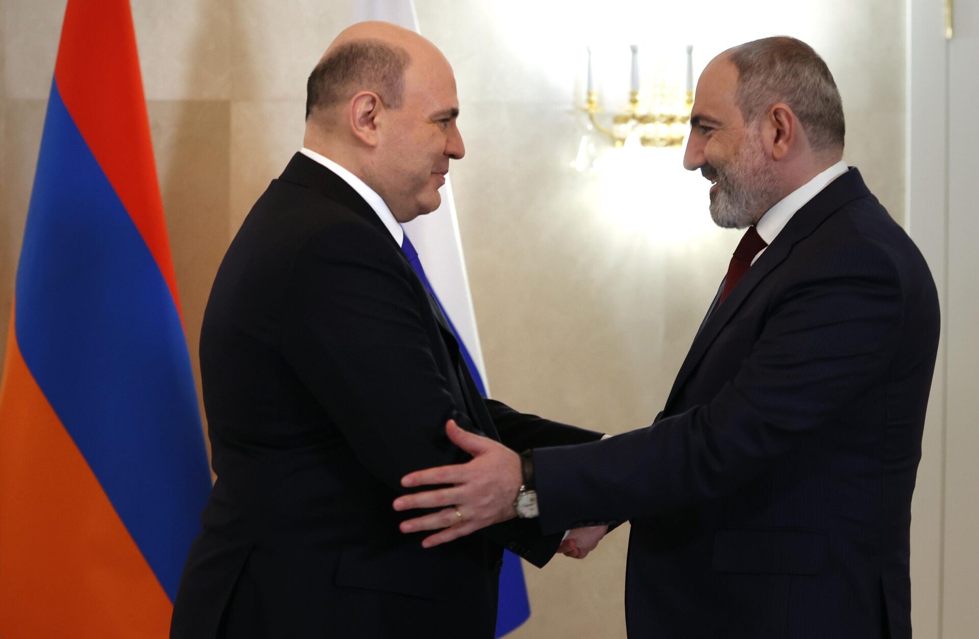 Премьер-министр Армении Никол Пашинян и председатель правительства РФ Михаил Мишустин на встрече (20 апреля 2022). Москва - Sputnik Արմենիա, 1920, 20.04.2022