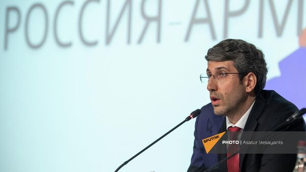 Заместитель министра юстиции Григор Минасян на первом правовом форуме Россия-Армения (21 апреля 2022). Еревaн - Sputnik Армения