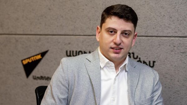Виолончелист Нарек Ахназарян в гостях радио Sputnik - Sputnik Армения