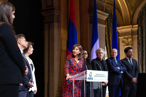 Прием в память 107-й годовщины Геноцида армян в зале торжеств мэрии Парижа с участием парламентариев, членов городского совета и французских армян (22 апреля 2022). Париж - Sputnik Армения