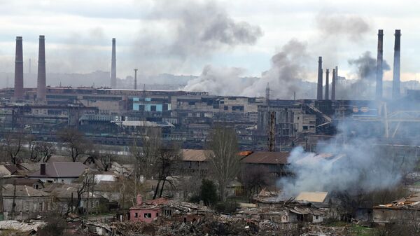 Дым над заводом Азовсталь в Мариуполе. - Sputnik Армения
