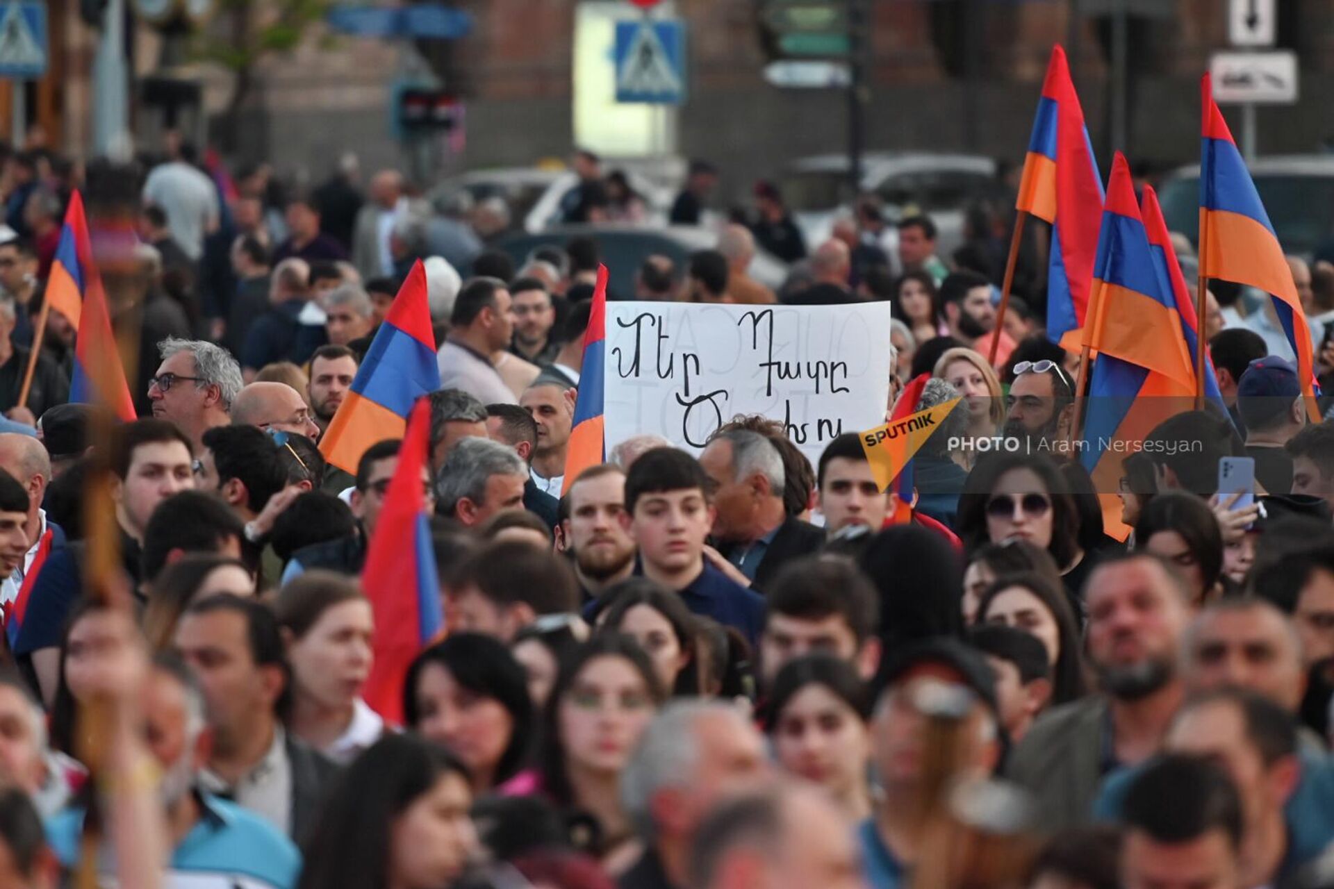 Участники факельного шествия на площади Республики (23 апреля 2022). Ереван - Sputnik Արմենիա, 1920, 23.04.2022