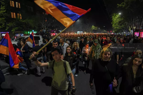 Колонна добралась до центрального проспекта Маштоца - Sputnik Армения