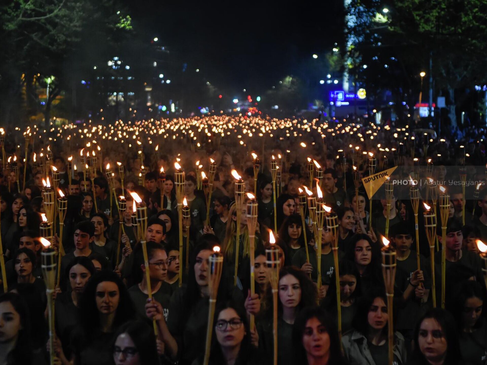 24 апреля 18 года. Факельное шествие в Армении. 23 Апреля факельное шествие Ереван. Факельное шествие в Ереване 23.04.2023. Факельное шествие в Ереване 2022.