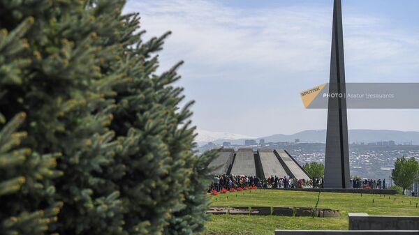 Мемориальный комплекс Цицернакаберд в день памяти 107-й годовщины Геноцида армян (24 апреля 2022). Еревaн - Sputnik Армения
