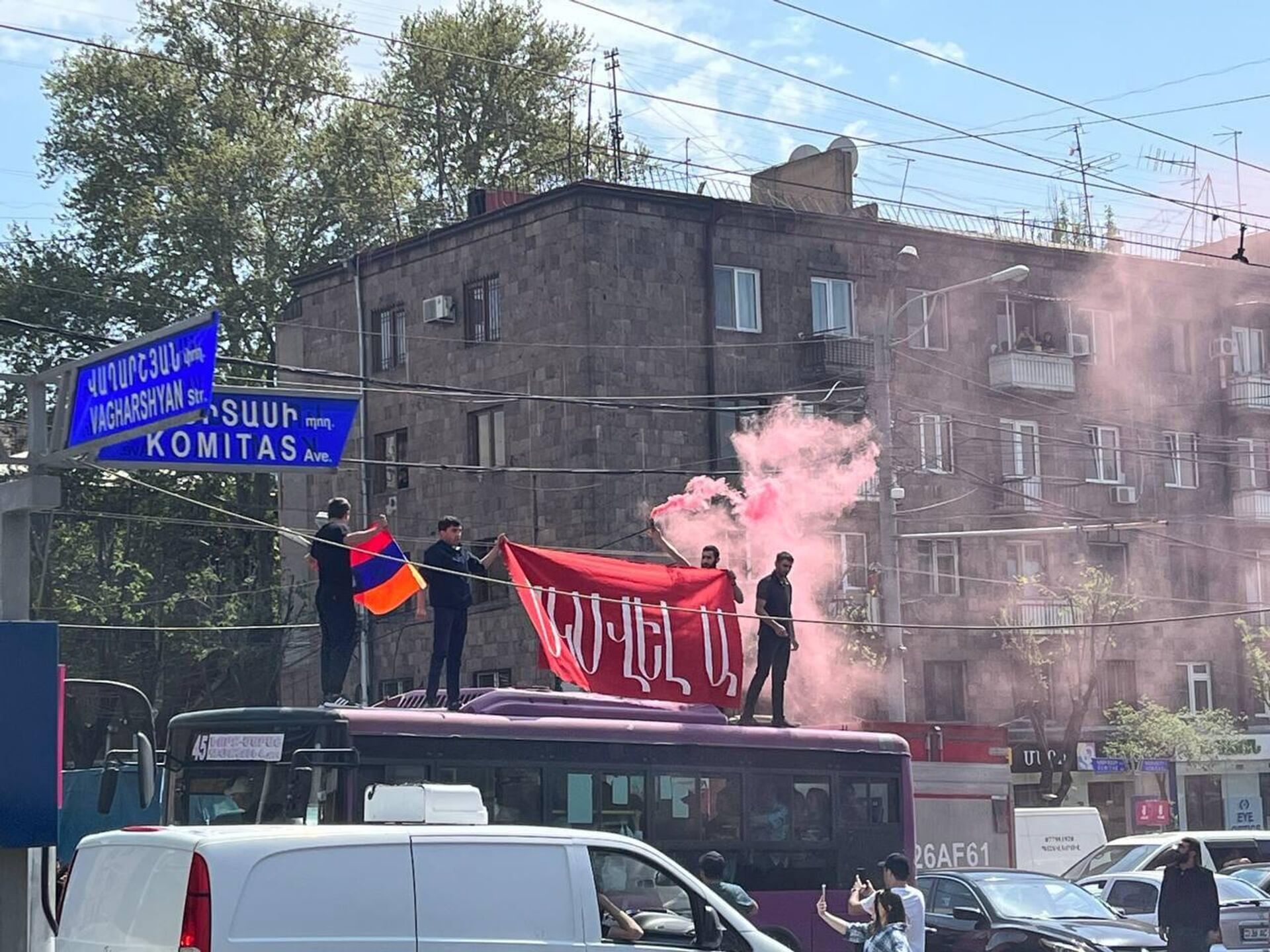 Песня запах еревана. Оппозиция Армении. Митинг в Ереване. Беспорядки в Армении. Протесты в Армении.