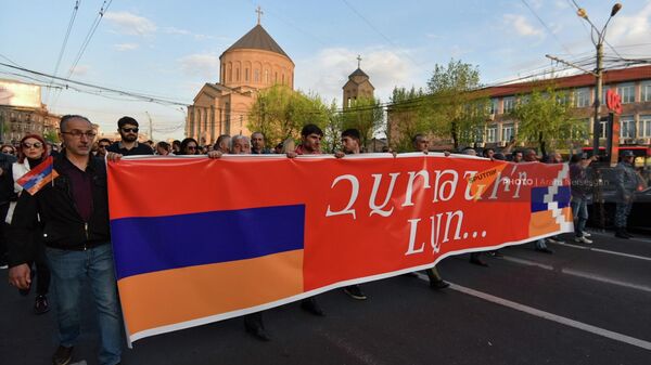 Шествие оппозиции по проспекту Комитаса (25 апреля 2022). Еревaн - Sputnik Армения