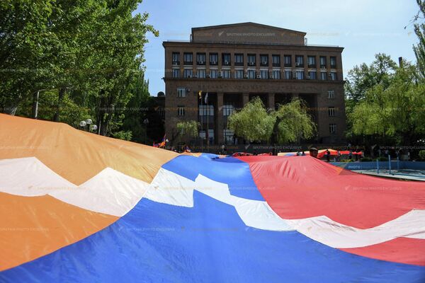 &quot;Присоединяйтесь&quot; - под таким лозунгом началась студенческая акция протеста в Ереване - Sputnik Армения
