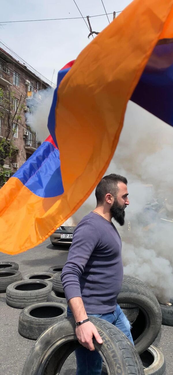 Одной из форм протеста стало перекрытие улиц  - Sputnik Армения