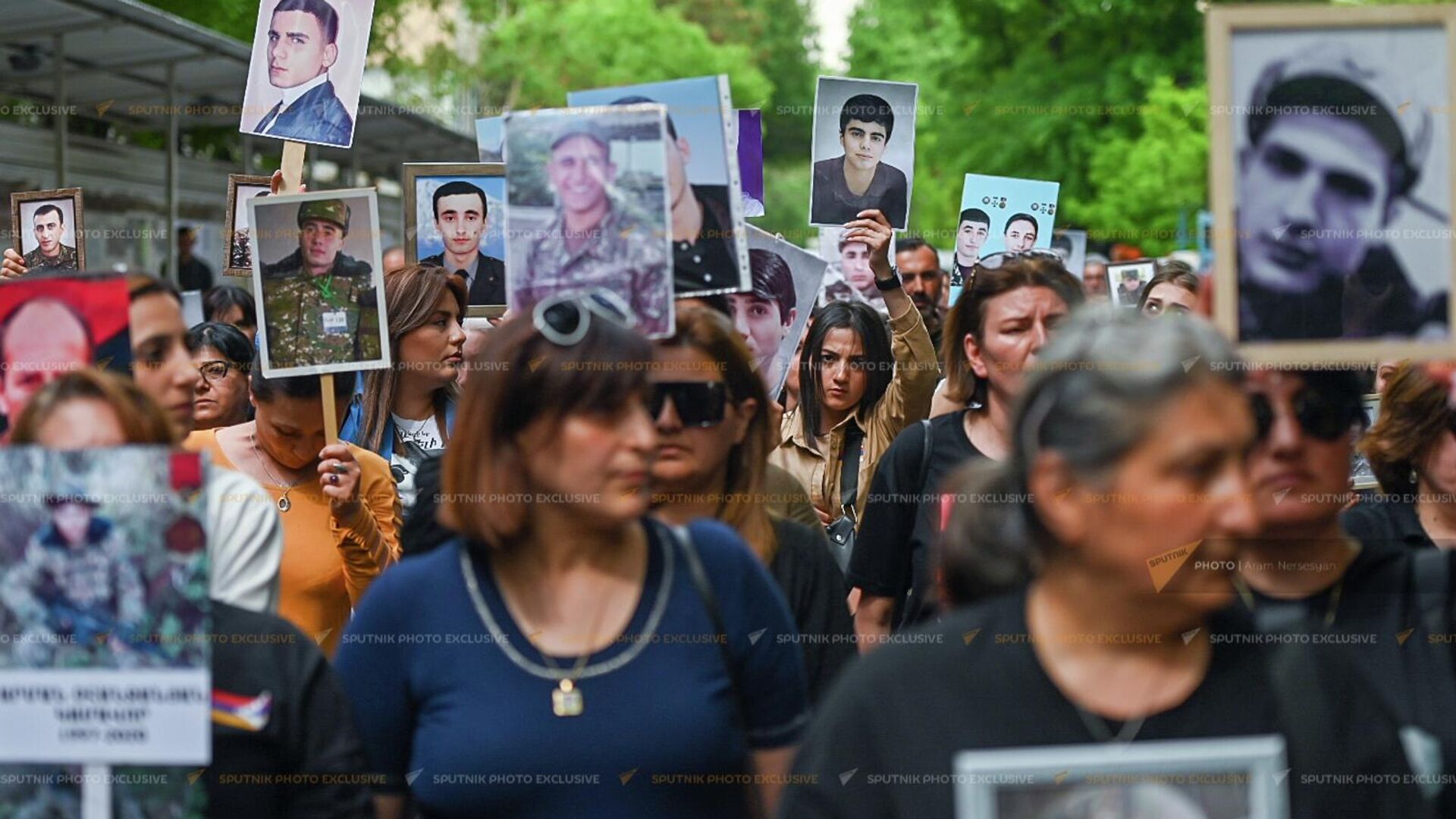 Արցախյան պատերազմում զոհված զինծառայողների ծնողները շարժվում են դեպի Գլխավոր դատախազություն (26 ապրիլի, 2022թ). Երևան - Sputnik Արմենիա, 1920, 26.04.2022