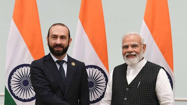 Министр иностранных дел Арарат Мирзоян на встрече с премьер-министром Индии Нарендрой Моди (27 апреля 2022). Дели - Sputnik Армения