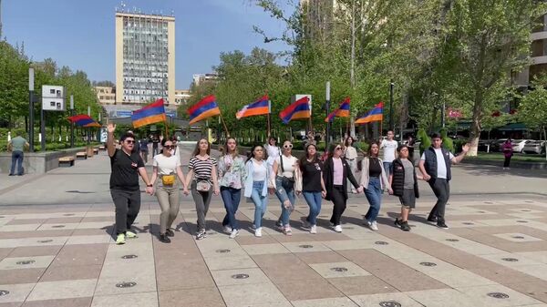 «Երիտասարդի ձայն» նախաձեռնությունն առավոտից  Երևանի կենտրոնում նոր ակցիա է անցկացնում - Sputnik Արմենիա