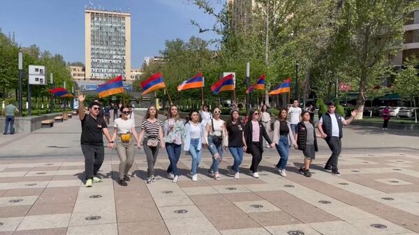Молодежь продолжает акции по всему Еревану - Sputnik Армения
