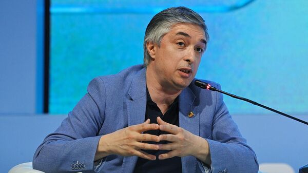 Знаток клуба Что? Где? Когда? Ровшан Аскеров на просветительском марафоне общества Новое Знание (22 мая 2021). Москвa - Sputnik Армения