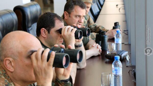 Министр обороны РА Сурен Папикян побывал в одной из учебных воинских частей Вооруженных сил (27 апреля 2022). - Sputnik Армения