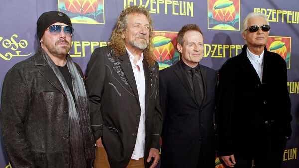 Слева направо Джейсон Бонэм, сын покойного барабанщика Led Zeppelin Джона Бонэма; певец Роберт Плант; басист Джон Пол Джонс; и гитарист Джимми Пейдж на премьере фильма Led Zeppelin: Celebration Day - Sputnik Армения