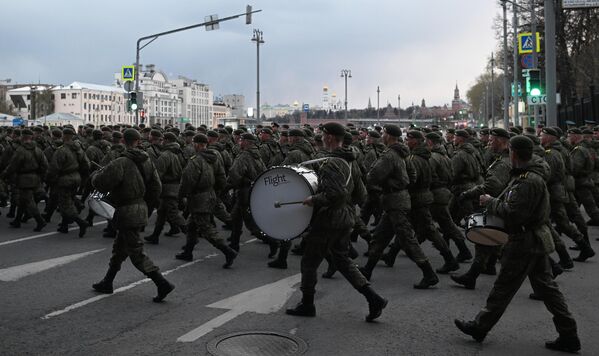 По Красной площади пройдут 33 парадных расчета.  - Sputnik Армения