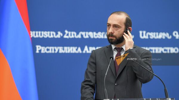 Пресс-конференция министров иностранных дел Армении и Грузии Арарата Мирзояна и Ильи Дарчиашвили по итогам встречи (30 апреля 2022). Еревaн - Sputnik Армения