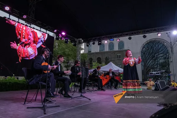 В ходе концерта выступили как армянские коллективы, так и российские. - Sputnik Армения