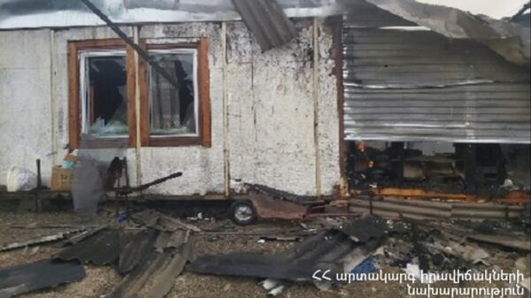 Վեդի քաղաքի 1-ին դպրոցի մոտակայքում այրվում է տուն - Sputnik Արմենիա