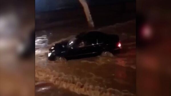 Сильные ливни затопили улицы Тбилиси - Sputnik Армения