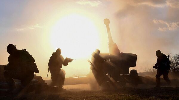 Артиллеристы ведут огонь по позициям ВСУ из 152-мм гаубицы Мста-Б в Луганской области - Sputnik Армения