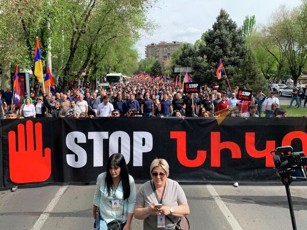 Республиканцы примкнули к митингу на площади Франции - Sputnik Армения