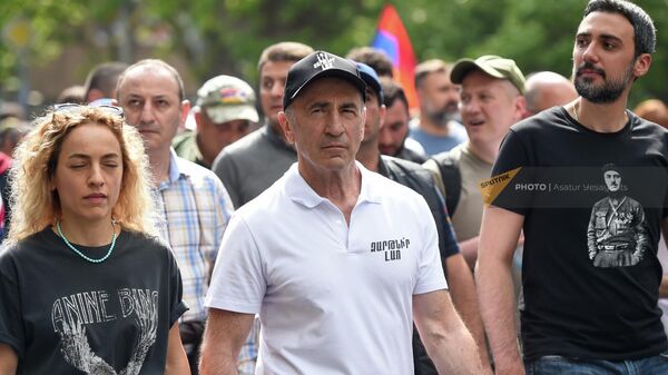 Шествие сторонников фракции Айастан к площади Франции (1 мая 2022). Еревaн - Sputnik Армения