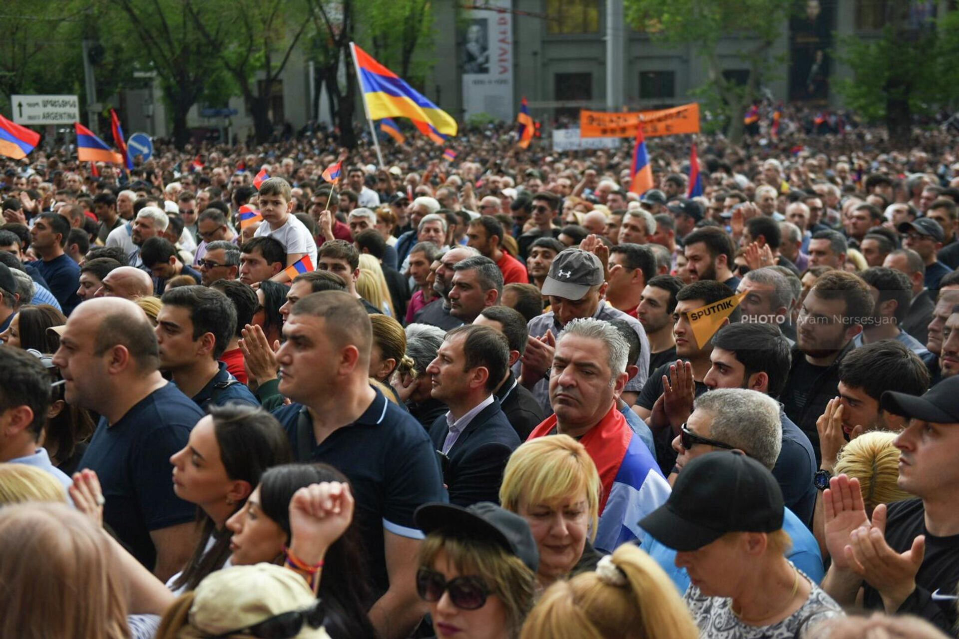 Участники оппозиционного митинга на площади Франции (1 мая 2022). Еревaн - Sputnik Армения, 1920, 01.05.2022