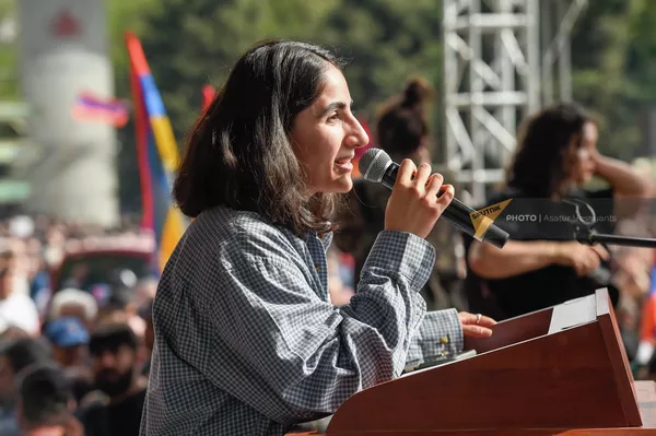 Дочь национального героя Татула Крпеяна - Аспрам - пришла в Ереван шествием из Иджевана - Sputnik Армения