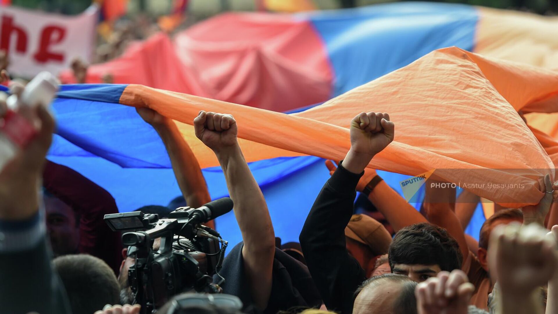 Участники оппозиционного митинга на площади Франции (1 мая 2022). Еревaн - Sputnik Армения, 1920, 07.05.2022