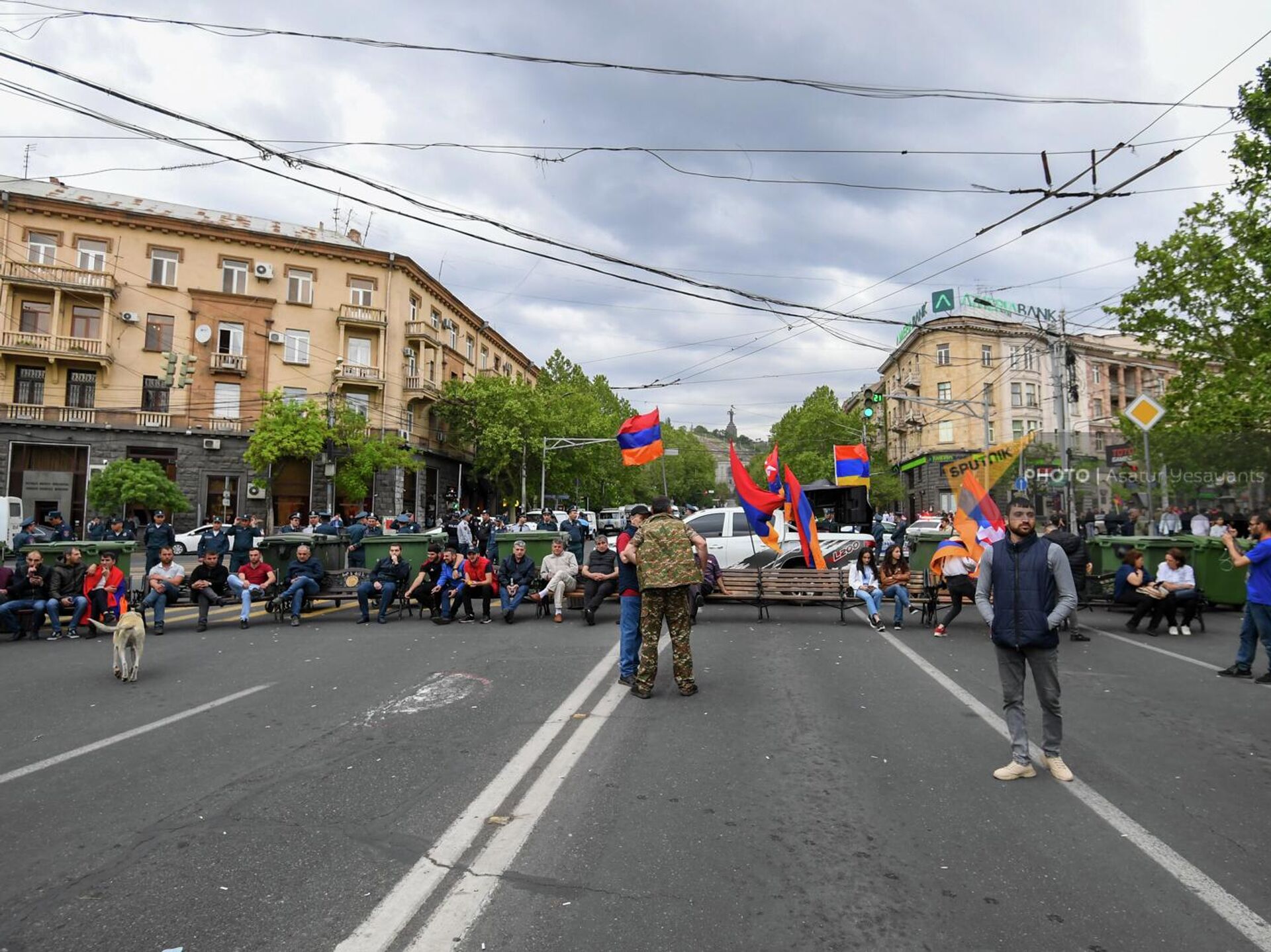 Марш в ереване. Ереван улицы. Оппозиционеры перекрыли улицы Еревана. Митинг в Ереване. Площадь Франции в Ереване.