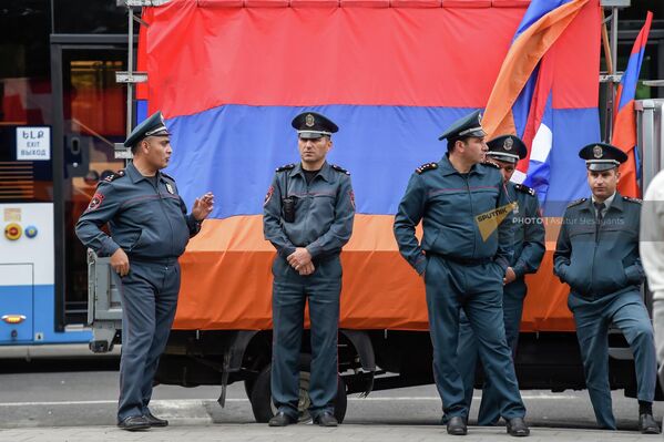 Сотрудники полиции - Sputnik Армения
