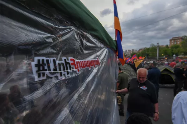 Уже появился хештег "Приходи на площадь" - Sputnik Армения