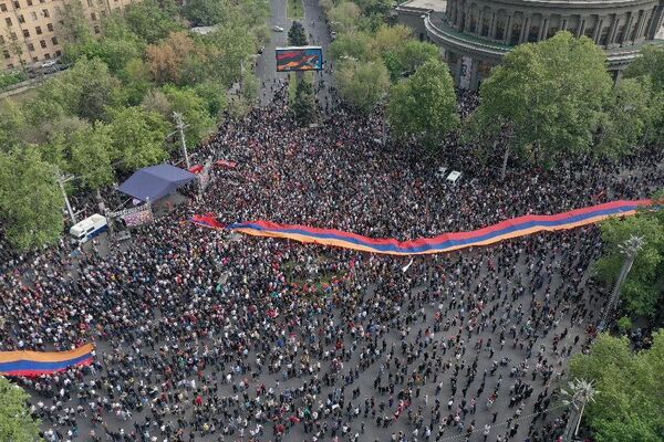 Децентрализированные акции протеста и шествия, объединились на площади Франции - Sputnik Армения