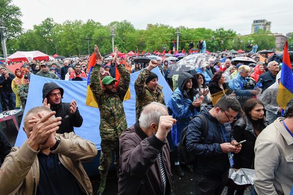 Mитинг оппозиции на площади Франции (2 мая 2022). Еревaн - Sputnik Армения