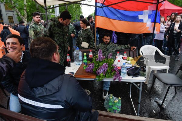 Mитинг оппозиции на площади Франции (2 мая 2022). Еревaн - Sputnik Армения