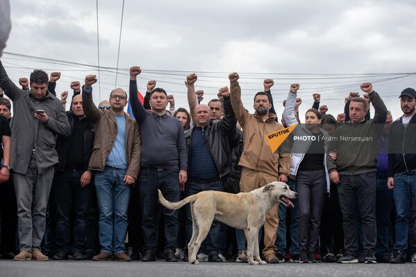 Անհնազանդության ակցիայի մասնակիցները Խանջյան փողոցում (3 մայիսի, 2022). Երևան - Sputnik Արմենիա
