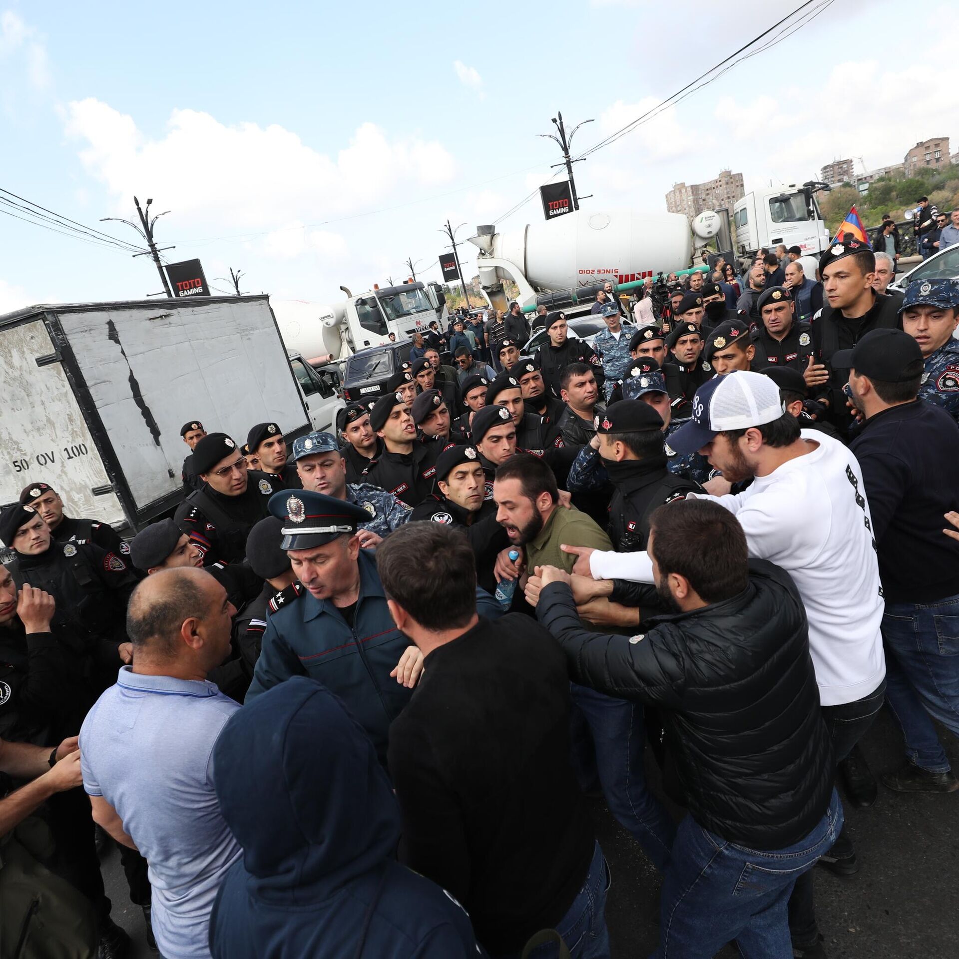 Армения прямо сейчас. Armenians protests. Armenia and protests 2024.